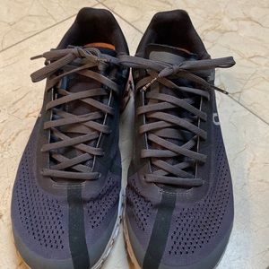 On Cloud women sneaker size 8.5